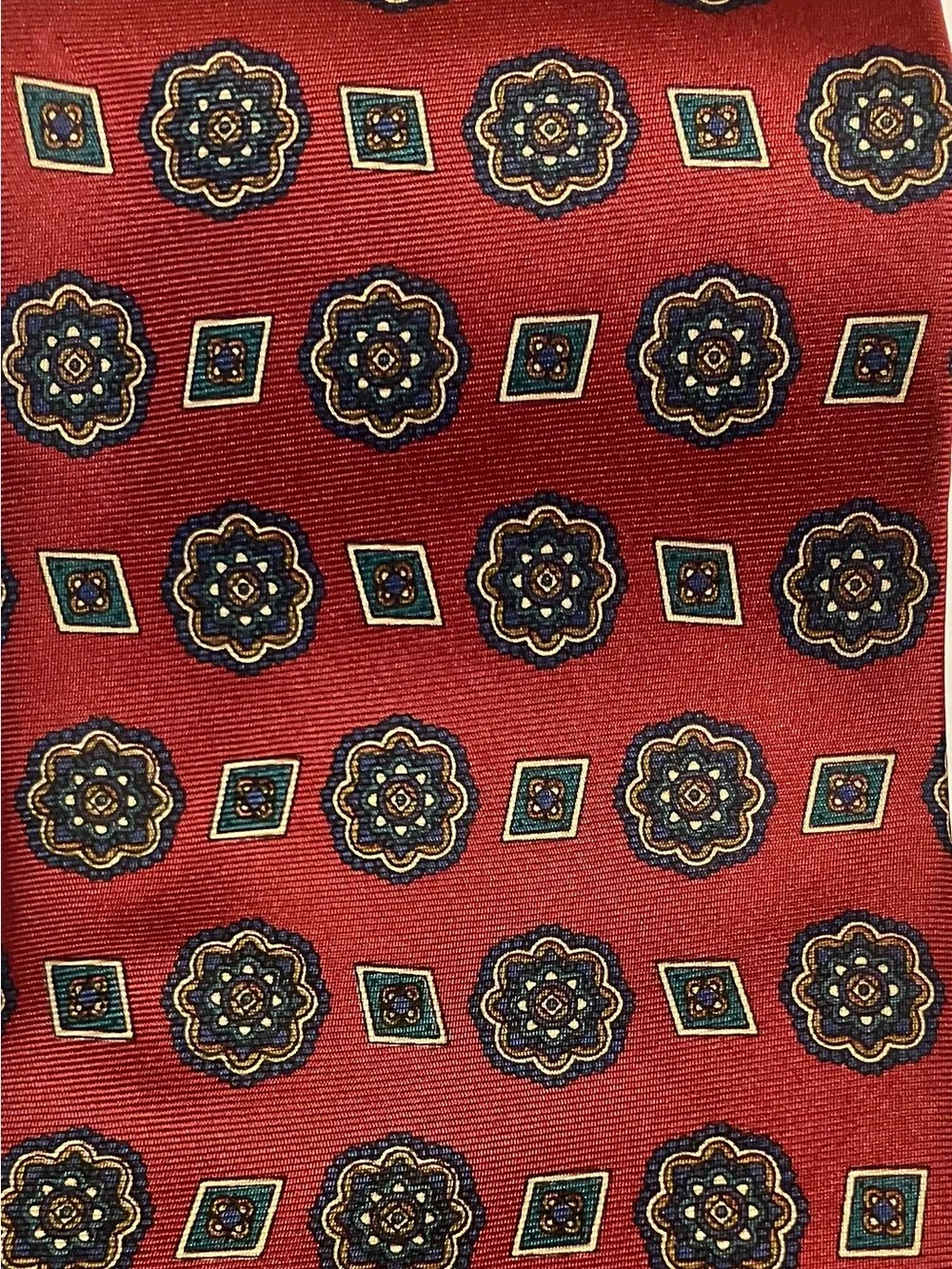 Men's Red Medallion Pattern Tie
